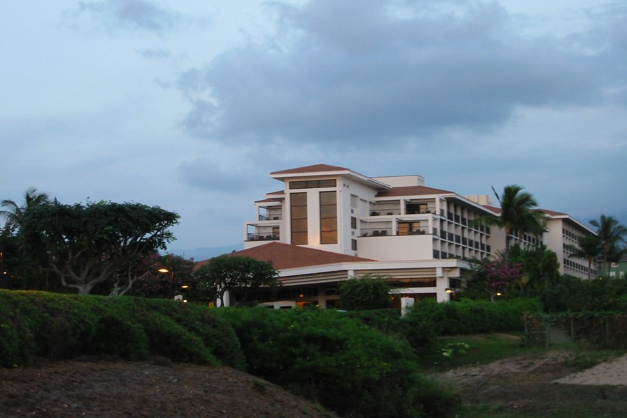 ../image/maui coast hotel in kihei.jpg